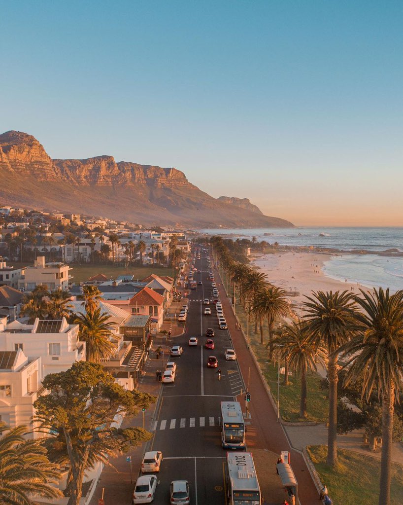 Another day, another gorgeous shot in our beautiful Mother City😍🙏🏽
📸: @ryanwarneke 
.
.
.
#lovecapetown #capetown #explorecapetown #discovercapetown #capetownsouthafrica