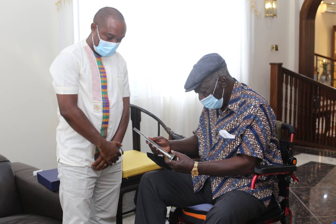 EdemKojoDoe1's tweet photo. I paid a courtesy call on His Excellency @JohnAKufuor, Former President of the Republic of Ghana at his residence to dedicate the 2020 Civil Service Award for Outstanding and distinguished professionalism and hard work to the @OHCSGhana and also thank him for investing in me. https://t.co/pS1YkYTfm4