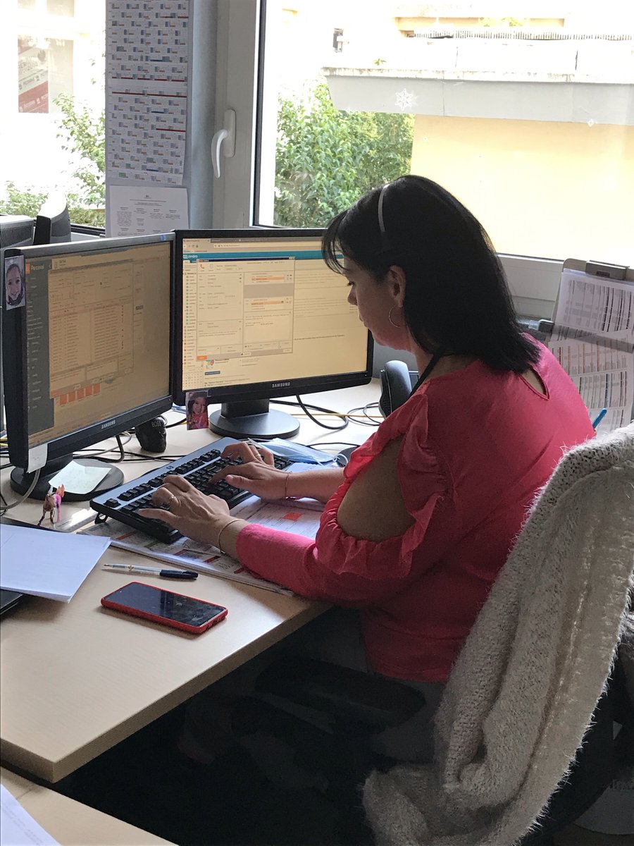 AcapAzur's tweet photo. DÉCRIS TON AGENCE 📝

On repart pour notre tournée des agences et cette semaine nous faisons un arrêt à.... Draguignan ! C'est Angélique, notre responsable de secteur, qui présente sa superbe agence ! 🏠 https://t.co/MrIduxPpDg