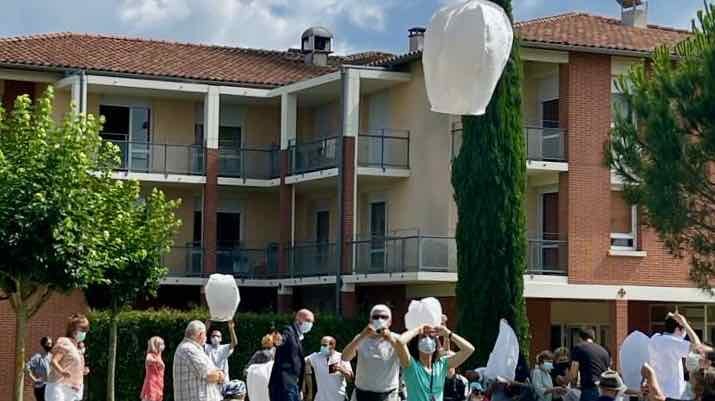 Des Ehpad organisent des cérémonies du souvenir pour rendre hommage aux victimes du Covid-19 <a href="/korian/">kori</a> <a href="/ECadours/">Matkate</a>  <a href="/micheledelaunay/">Michèle Delaunay</a> <a href="/mdehennezel/">Marie de Hennezel</a> @watlyd  hospimedia.fr/actualite/anal…