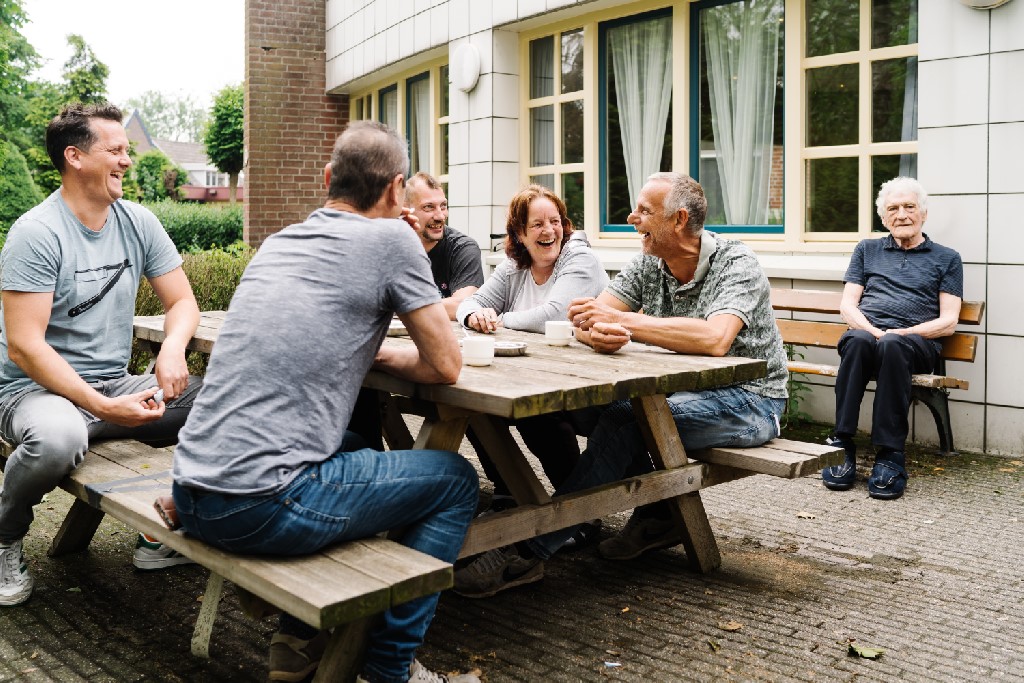 "Dat jij er voor ze bent, is wat onze mensen waarderen"
Wij zijn op zoek naar een persoonlijk begeleider voor onze flexpool.
Ben je geinteresseerd kijk dan op onze website: smo-helmond.nl/vacature/perso…