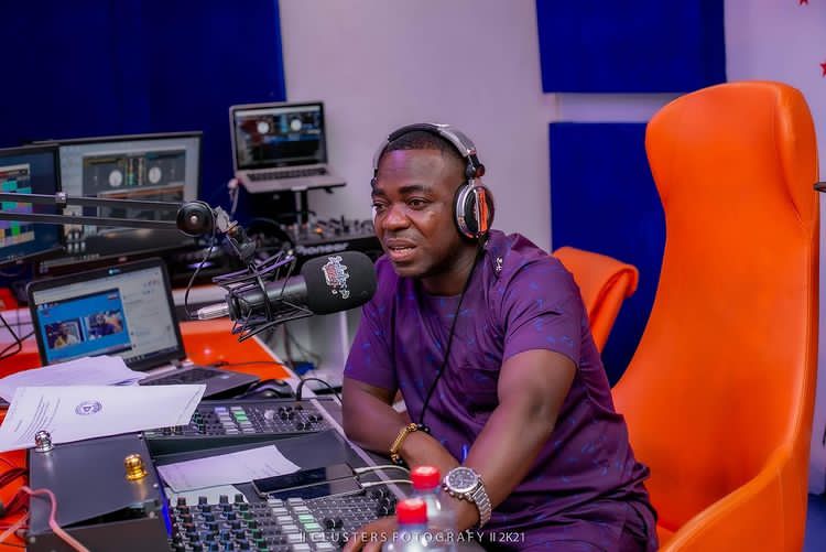 Time to enjoy my favorite morning show #ShowbizAgenda with entertainment president @sambahflex on @zylofon1021fm and @ZylofonTv 📺 @GyataNation @DjSticker123