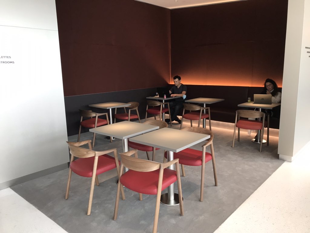 C’est le grand jour! <a href="/AirFranceFR/">Air France FR</a> inaugure aujourd’hui son nouveau salon Schengen au terminal 2F <a href="/ParisAeroport/">Paris Aéroport</a>