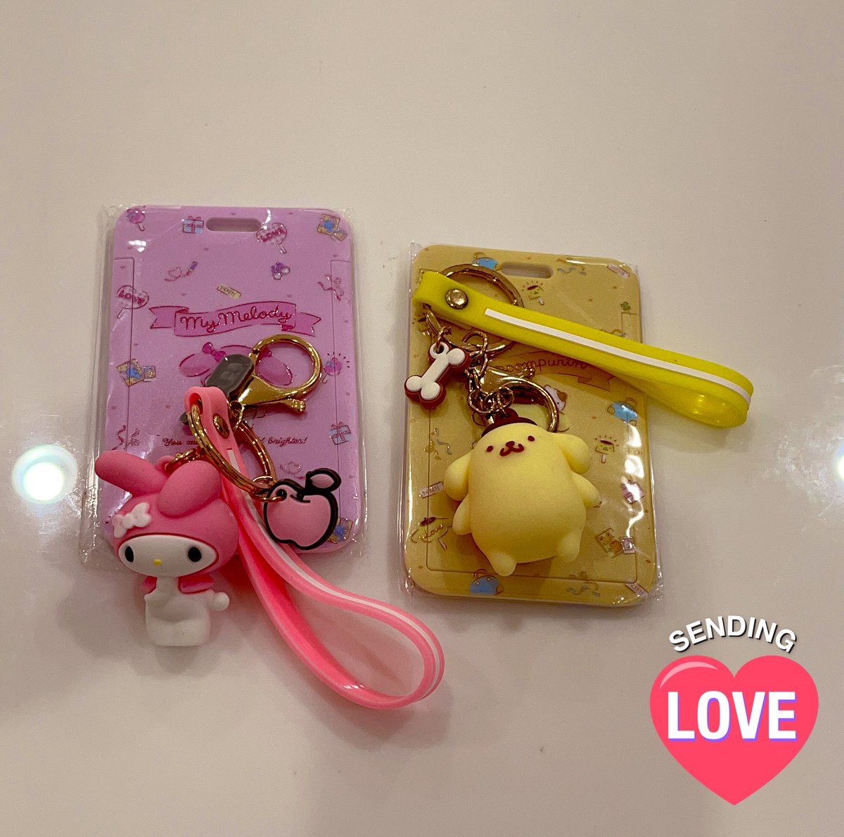 แจกจุบจิบ พวงกุญแจ + ที่ใส่บัตร แจก 2 คน 
รีทวิตนี้ ช่วนเทรนแท็ก ค่าาา แจก 5 ทุ่ม #Luoyizhougoto3M