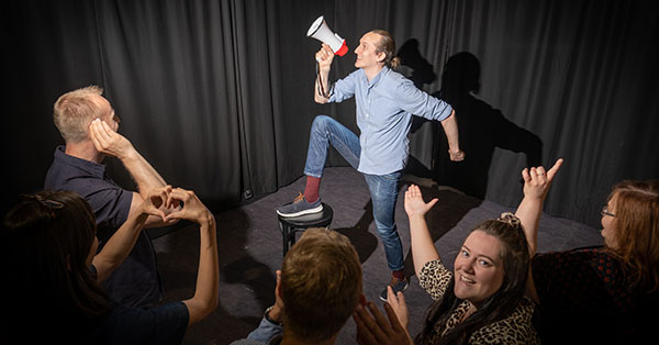 #Yrityskuiskaajat yrittäjien tukena #Joensuu'ssa! Kampanjassa autetaan yrittäjiä mutkattomasti ja maksutta yritystoiminnan eri vaiheissa. #Yrittäjä, ota yhteyttä – viedään yhdessä hommia eteenpäin: businessjoensuu.fi/yrityskuiskaaj… #luotsijoensuu <a href="/BusinessJoensuu/">Business Joensuu</a>