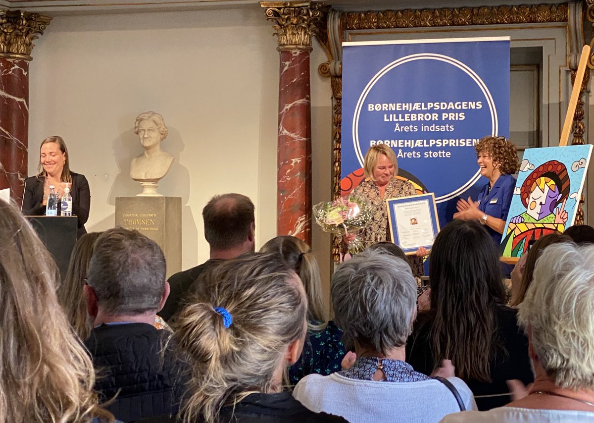 LaustWesttoft's tweet photo. Stort og fortjent tillykke med #lillebrorprisen til @FransiskaNice og med den fornemme #børnehjælpspris til Gitte Mostel fra Opholdsstedet Home i #Hundested https://t.co/yNFLvt6nSd