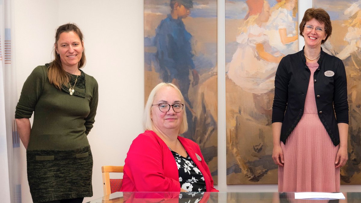 Tekort aan Specialisten Ouderengeneeskunde.. wij snappen er niets van, het is zo’n leuk vak! Specialisten Ouderengeneeskunde Marieke Suurland &amp; Anneke van Strien <a href="/pd4ejp/">Anneke van Str💉en🇺🇦🇺🇦🇺🇦</a> vertellen in onderstaand interview enthousiast over 't vak Ouderengeneeskunde <a href="/Saffier/">saffier</a> bit.ly/SaffierSO