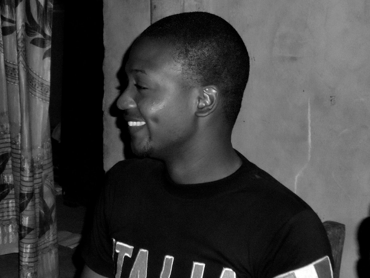 moiseassigname's tweet photo. Le sourire est à la beauté ce que les fleurs sont au printemps.
#Memories2012 #Hometown #Pleasure https://t.co/ixJ2M0wm8g https://t.co/hMBOuL1Ejh