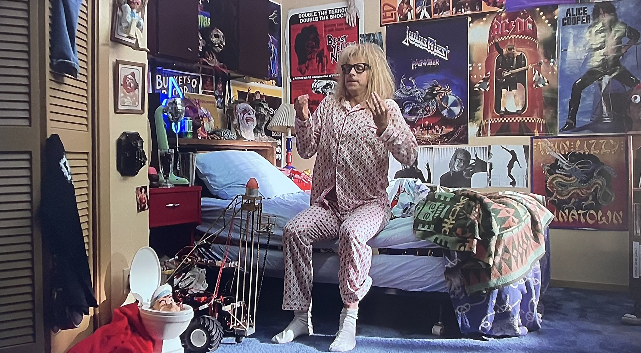 Band Posters In Movie Bedrooms on Twitter "WAYNE’S WORLD Led Zeppelin