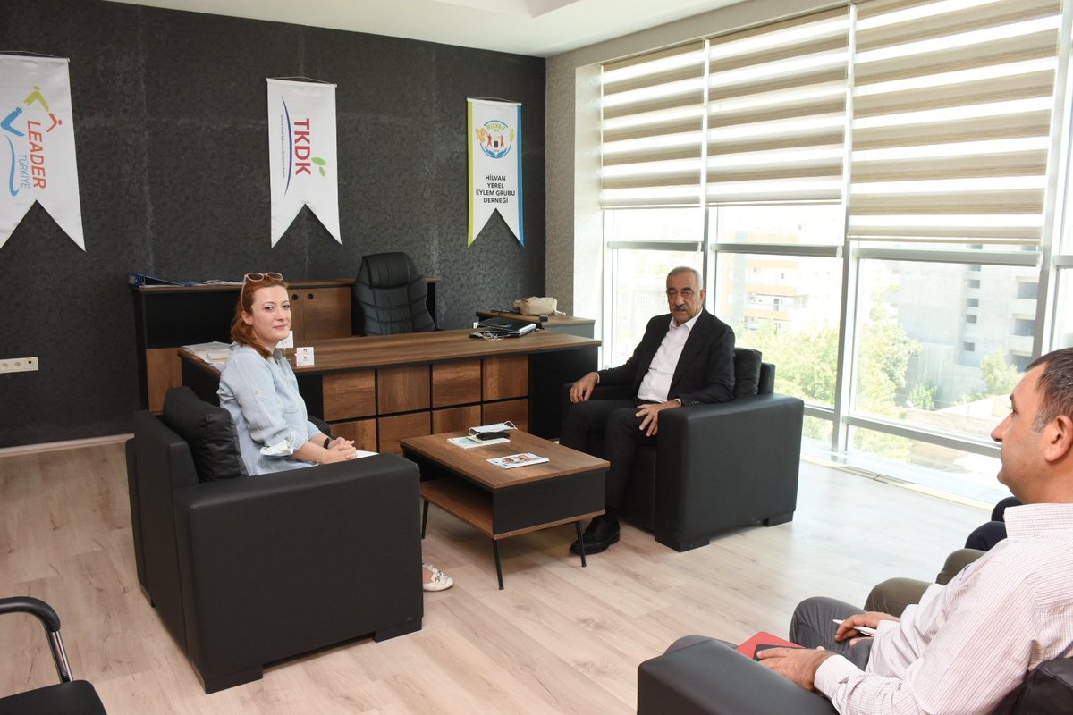 Belediye Meclisi üyemiz Devriş Çiçek ile birlikte Hilvan Yerel Eylem Grubu Derneği Başkanı Gökçe Cidir ve Koordinatörü Yusuf Yavuz'u ziyaret edip, ilçemizde yapılacak faaliyetler hakkında istişarede bulunduk.
<a href="/HilvanYEG/">Hilvan Yerel Eylem Grubu</a>
<a href="/gkccidir/">Gökçe Cidir</a>
<a href="/DevrisCicek/">Devriş Çiçek</a>