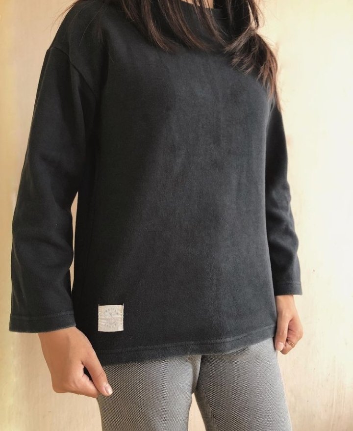 yourextype's tweet photo. ✨JL Black Crewneck | 50k

bust 94 cm
length 60 cm
__

model info
156 cm // 45 kg
__

no defect 

order via DM
https://t.co/mE1W8u4B4D https://t.co/947DeO90mt