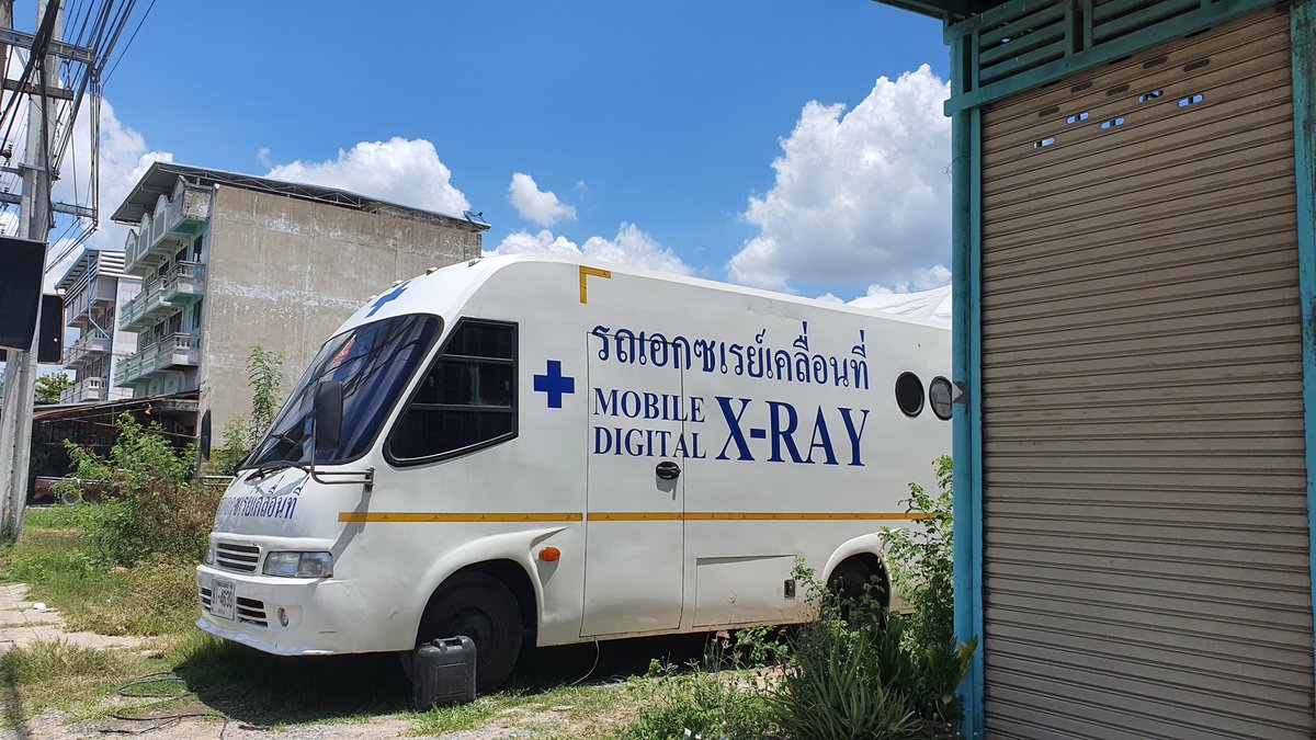 fernnnfernnfern's tweet photo. แนะนำทางเลือก X-ray ปอดของคนติดโควิดแล้วรักษาที่บ้านนะคะ เฟินไป X-ray มา 400 บาท เป็นแบบรถ แอดไลน์ไปส่งชื่อเบอร์โทร บัตรประชาชน เลือกเวลา 8.30 / 12.30 / 16.30 ที่คลิกนิกรับตรวจโควิดด้วย คนไม่มีเลย อยู่แถวไทรน้อยค่ะ 
#โควิดวันนี้ #โควิด19 #โควิด #โควิด19เราต้องรอด https://t.co/F5kXVhZ8Tz