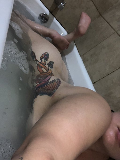 I fit in a small tub but people think I&rsquo;m 8ft tall! I love it! Personality is tall!!! https://t.co/p