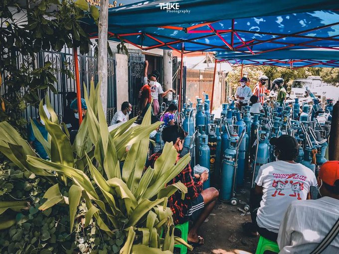Newthit2's tweet photo. Two young men were ARRESTED by the Terrorist Forces in front of the Zawtikarama Monastery on Kyaukkar Road in #Monywa Tsp on August 19 while filling an emergency oxygen tank.
#MyanmarNeedsO2
#WhereIsTheBurmaBill 
#WhatsHappeningInMyanmar 
#Aug19Coup
#ReleaseTheDetainees https://t.co/krTxap8ZWH