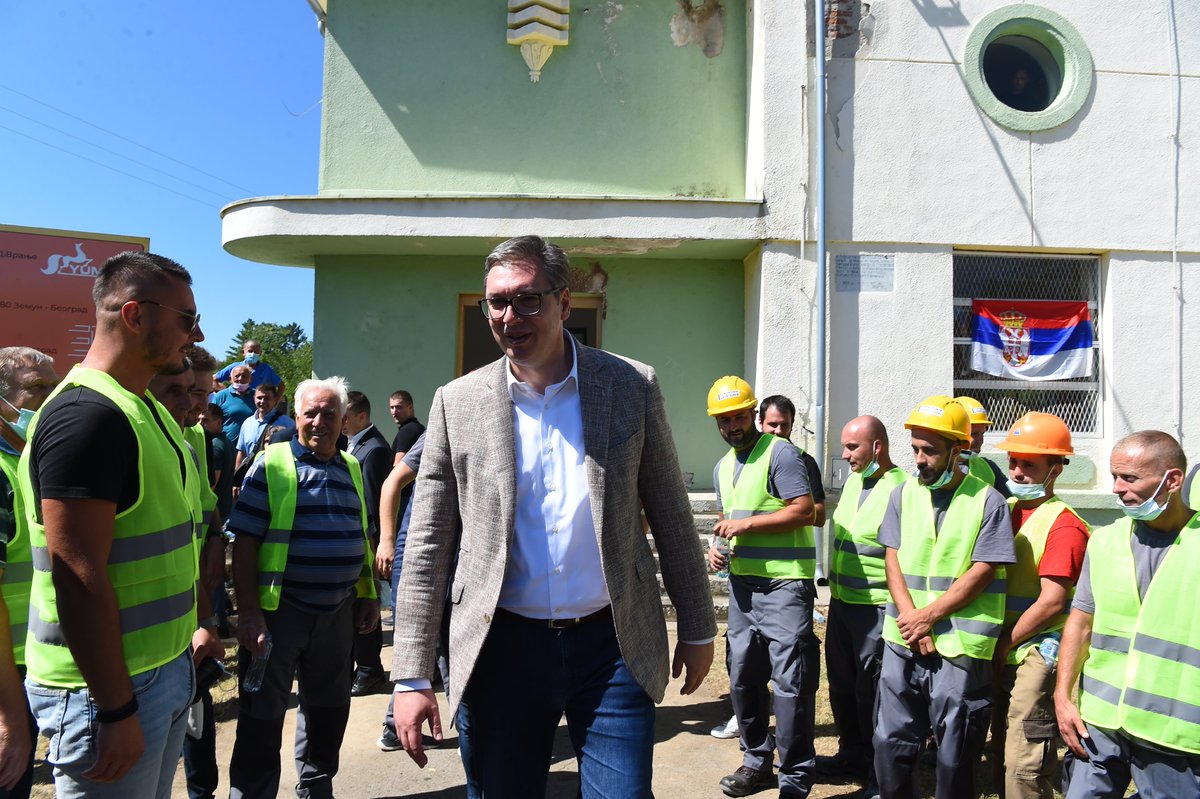 Председник Републике Србије Александар #Vucic <a href="/avucic/">Александар Вучић</a> најавио је да ће нови погон компаније "Јумко" у Барбатовцу, на територији општине Блаце, бити завршен за два месеца, и рекао да је сада дошло време да се обнови све што је уништено деценијама. sns.org.rs/novosti/vesti/…