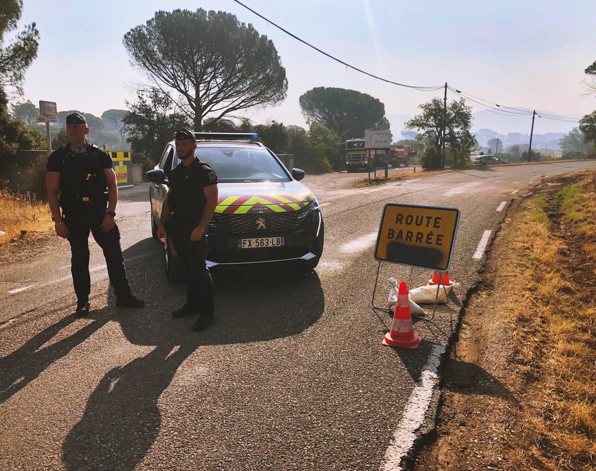 Gendarmerie du Var (@gendarmerie_083) on Twitter photo Renfort de gendarmes mobiles pour assurer votre #sécurité : les axes annoncés par <a href="/Prefet83/">Préfet du Var</a> sont toujours coupés. Ne prenez pas de risques inutiles. <a href="/SDIS83/">Sapeurs-Pompiers VAR</a> lutte toujours contre le 🔥. La progression a ralenti 💪🏻
#TousConcernés
#NotreEngagementVotreSecurite Renfort de gendarmes mobiles pour assurer votre #sécurité : les axes annoncés par <a href="/Prefet83/">Préfet du Var</a> sont toujours coupés. Ne prenez pas de risques inutiles. <a href="/SDIS83/">Sapeurs-Pompiers VAR</a> lutte toujours contre le 🔥. La progression a ralenti 💪🏻
#TousConcernés
#NotreEngagementVotreSecurite