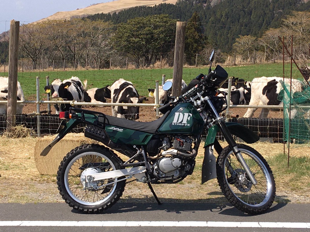 QgrlVszS4b2Ordg's tweet photo. 今年で購入して8年過ぎ、
7万キロ以上走っているタフな
DF200E。
ファームバイクはいいぞ🐄
#バイクの日
#バイクの日だからバイク晒せ
#SUZUKI #DF200E https://t.co/H8I3Hf3XpP