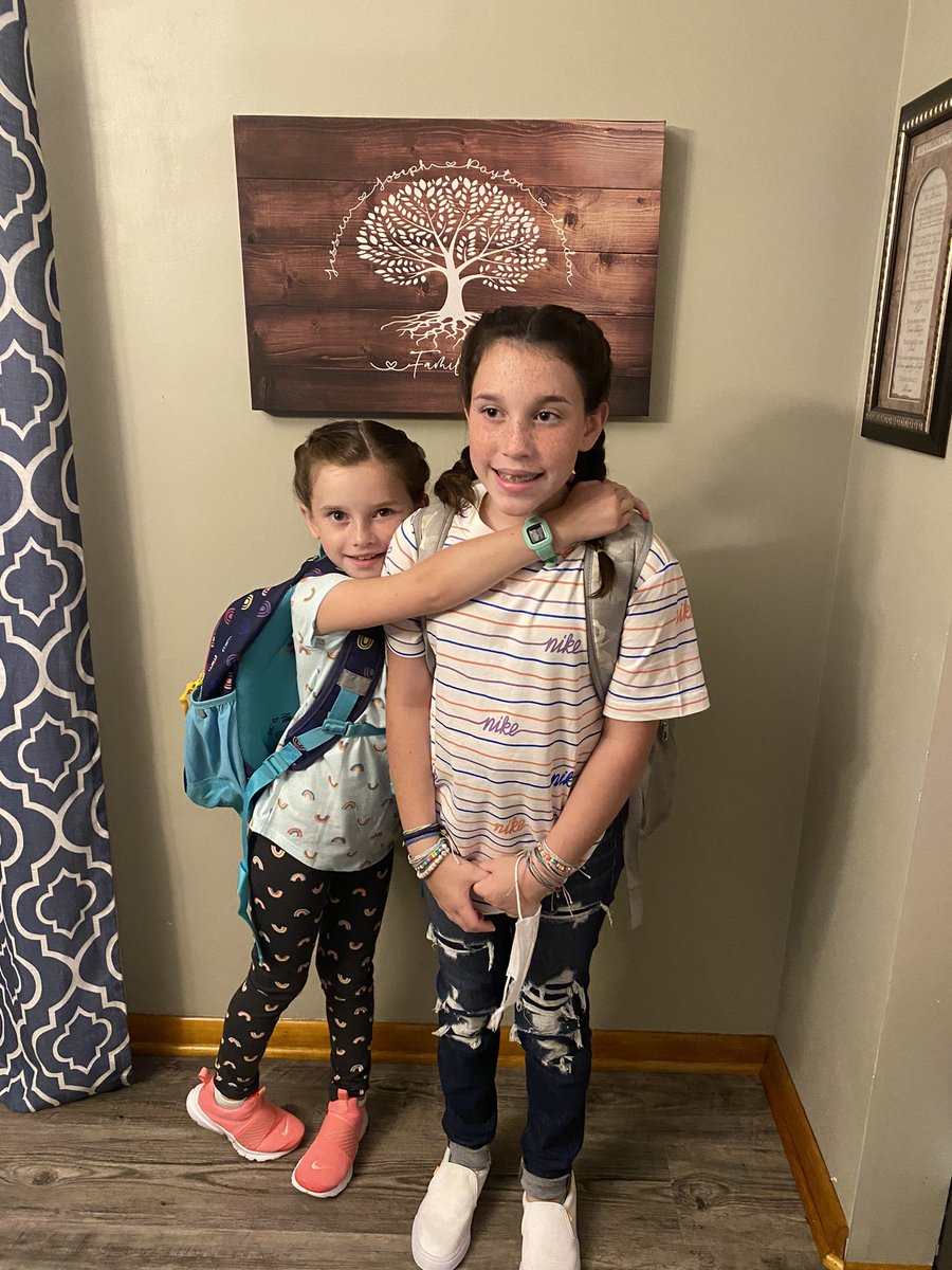 joeriff22's tweet photo. Happy first day of school everyone! #PLSfirstday https://t.co/9llFy9rDsE