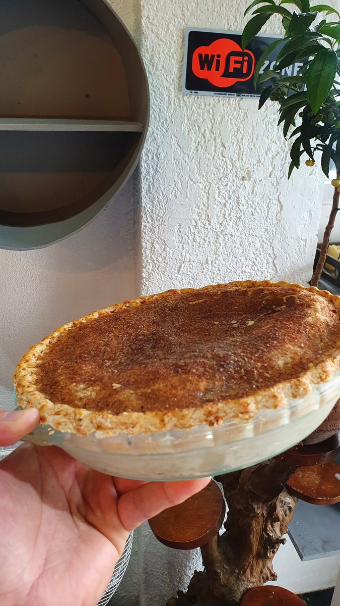 justbakecoz's tweet image. The perfect companion this rainy season - apple pie and coffee. The warm spices, crunchy crust and amazing apple filling just hits differently during these seasons. 

#ApplePie by #justBAKEcoz