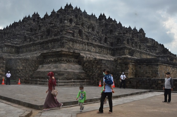 https://cdn.krjogja.com/wp-content/uploads/2020/06/borobudur-zona.jpg