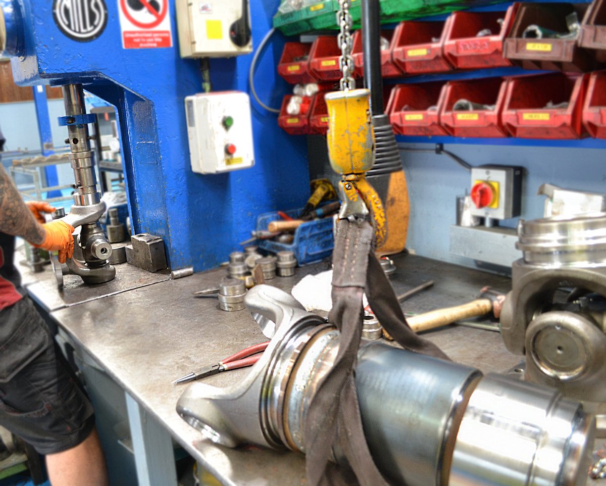 BaileyMorrisLtd's tweet photo. No shaft is too much to handle for Bailey Morris Ltd

Safety is always our priority, whether it’s our customers or staff - We use hoists and cranes to take care of our heavy duty shafts!
#Repair #Modification #Build #Manufacture #Crane #Hoist #Safety #Customer #Staff #HeavyDuty https://t.co/Xpocm8llmy