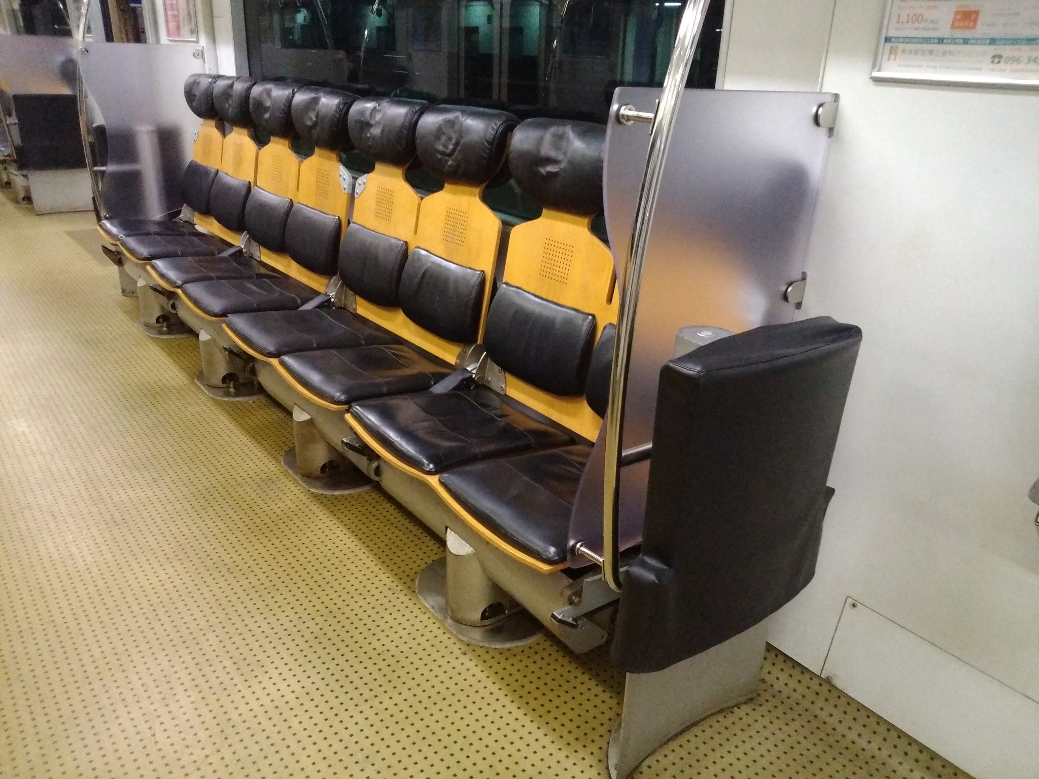 うちこ 8 19 1337m 815系 所定817系 5359m Vt515 熊本817系のロングシート改造車 をようやくゲットできました 補助イスは撤去されておらず黒色のカバーでかぶされて使用できなくなっています 他は直方車と同様の改造です T Co Rkadpsa8n4