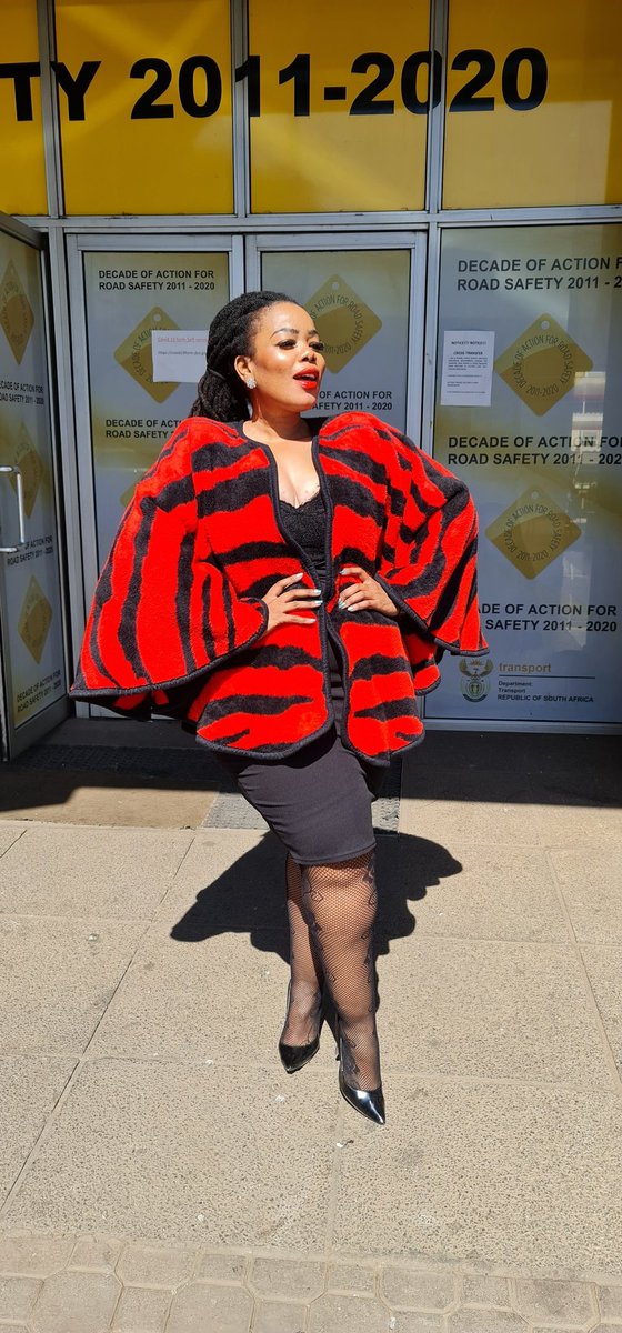 Mihlali_Gqada's tweet image. Me, I will wear a whole entire blanket...#YonkeIngubo because winter styling is ME. #WorkStyling cava the GLOW