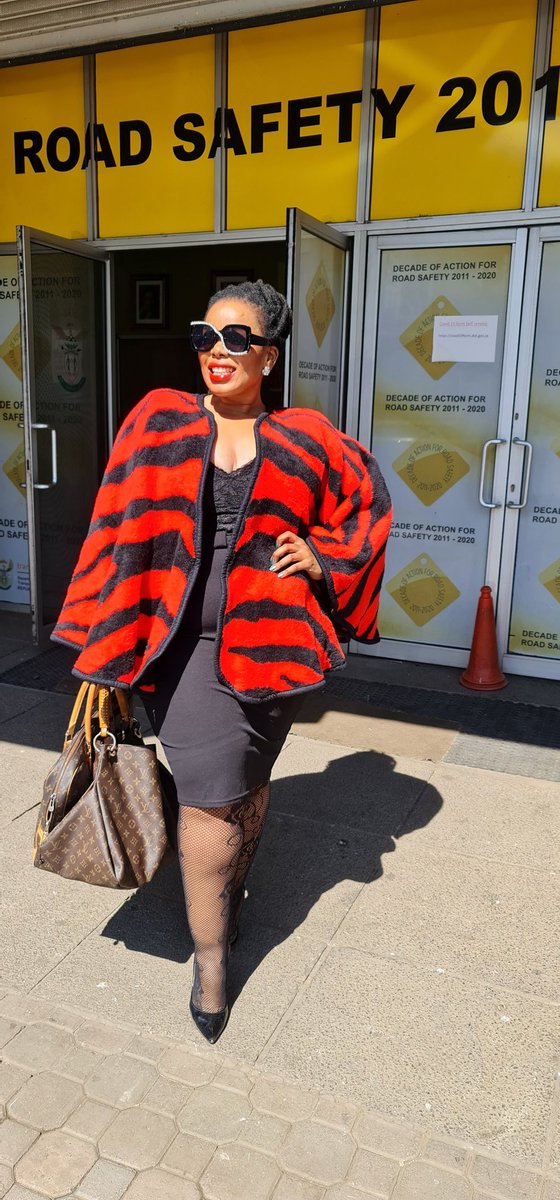 Mihlali_Gqada's tweet image. Me, I will wear a whole entire blanket...#YonkeIngubo because winter styling is ME. #WorkStyling cava the GLOW