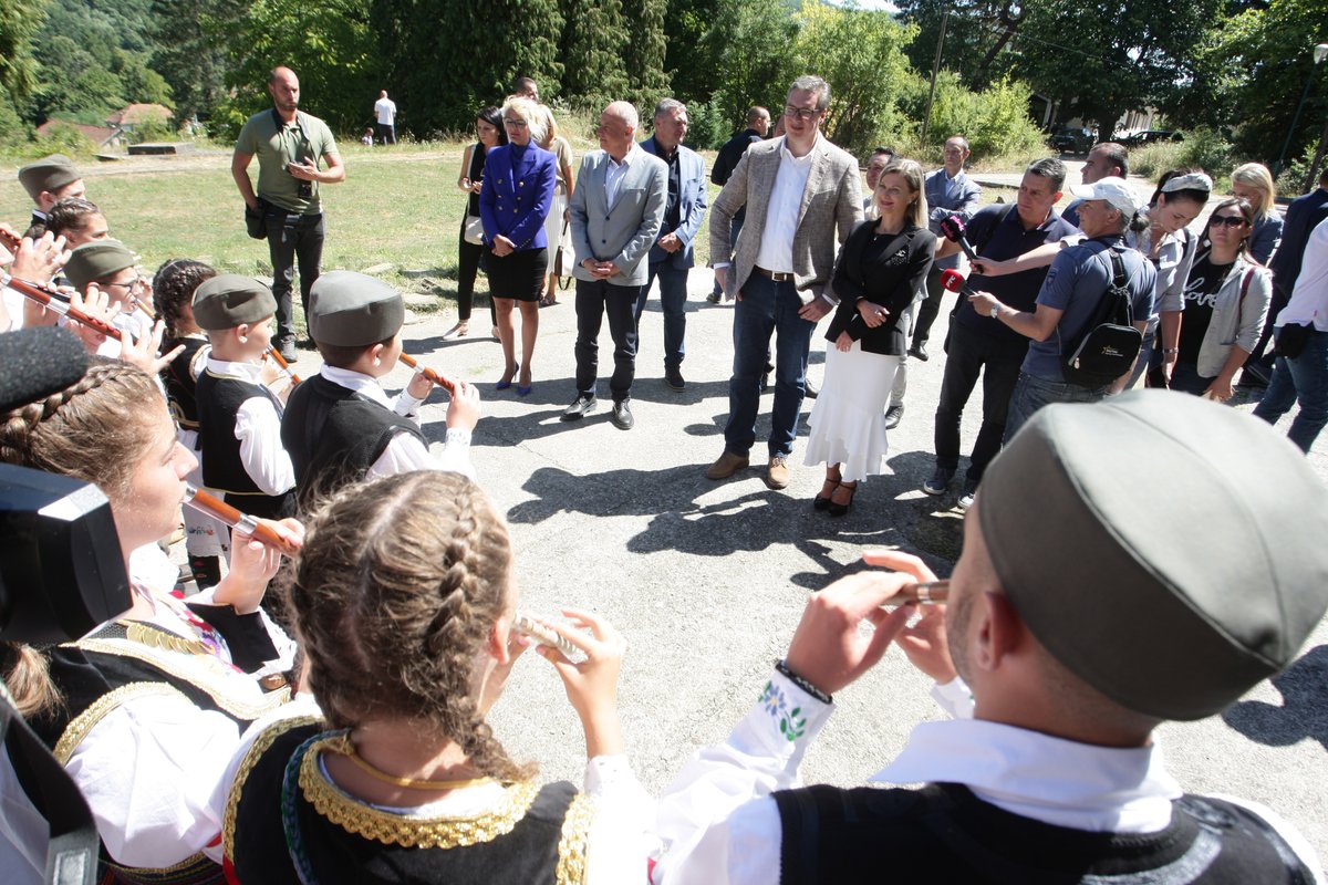 Председник Републике Србије Александар #Vucic <a href="/avucic/">Александар Вучић</a> је након Прокупља и Блаца, посетио и Брус, где је обишао Дечије одмаралиште "Врачар" и најавио реконструкцију тог објекта, који је затворен од 2008. године. sns.org.rs/novosti/vesti/…
