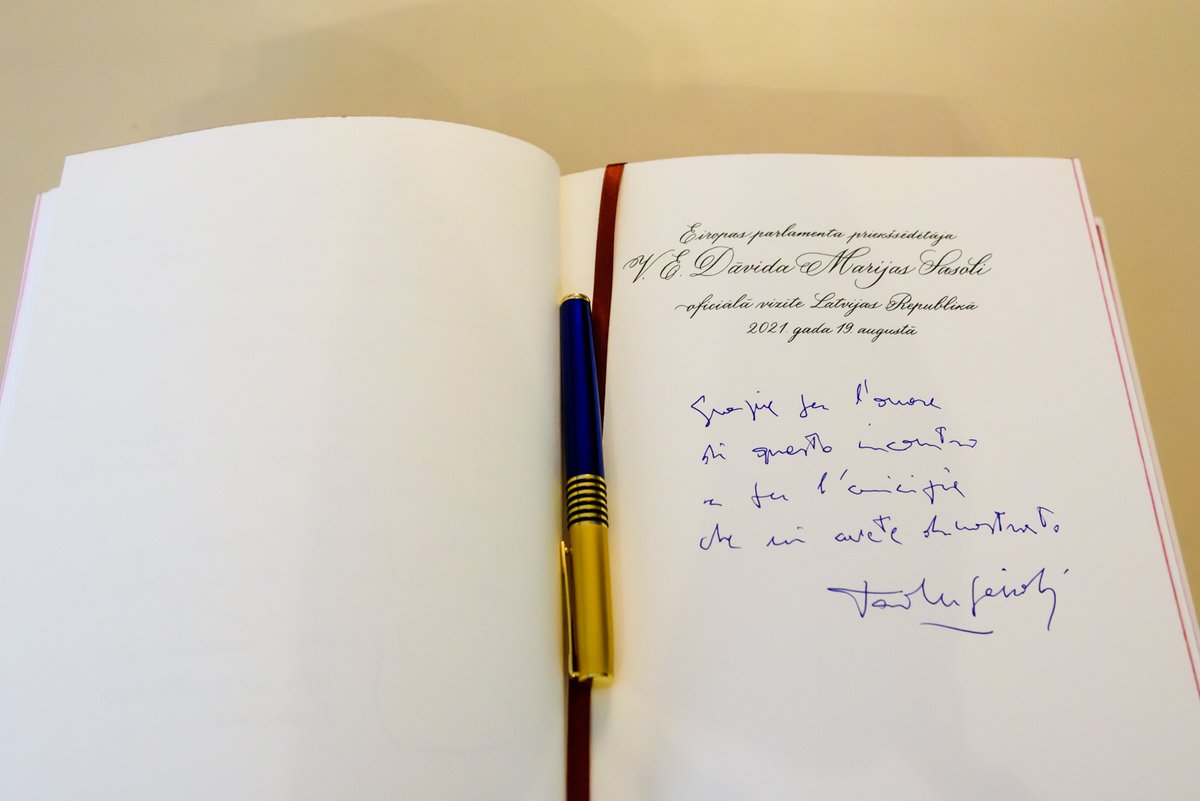 Message written by hand in Italian on the Latvian President's guest book: "Thank you for the honour of this meeting and for the friendship you showed me. David Sassoli"