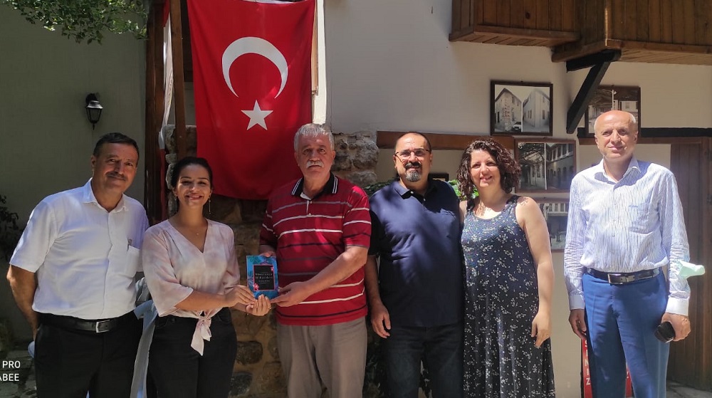 ŞAİR BIKMAZ KİTABINI TANITTI

İskenderunlu Yasenya Bıkmaz, “Simeranya Hikayeleri” adlı ikinci kitabını dün Hatay Gazeteciler Cemiyeti’nde düzenlediği basın toplantısı ile tanıttı. 

Haberin detayları: hgc.com.tr/haber/sair-bik… <a href="/NebihNafile/">Nebih Nafile</a>