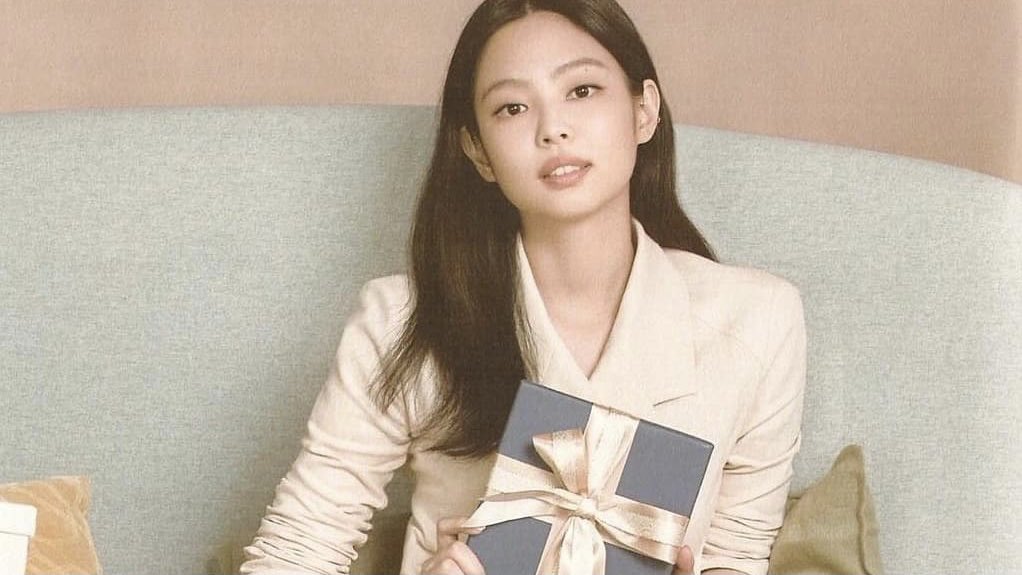 #JENNIE: she's stunning