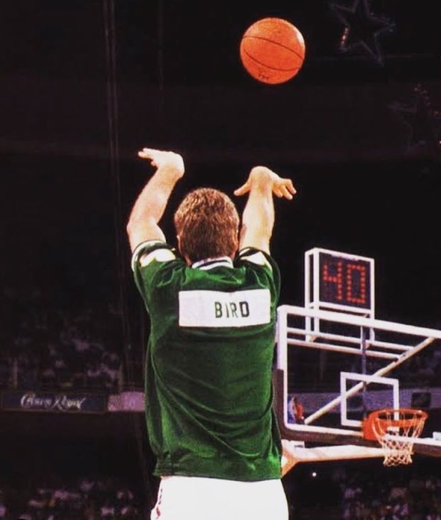 Nba選手の心に響く言葉 على تويتر この瞬間だけ見ると両手打ちに見える ラリーバードのシュートは独特でしたが恐ろしいほど高精度でした Nba選手の心に響く言葉 على تويتر この瞬間だけ見ると両手打ちに見える ラリーバードのシュートは独特でしたが恐ろしいほど高精度でした
