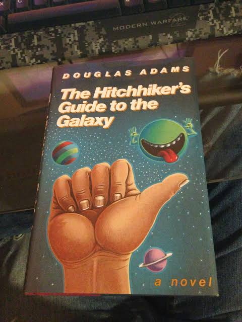 claymachine's tweet image. The Hitchhiker's Guide to the Galaxy. 🌌🛸👍

Mungkin selama ini bukan karena kita tidak tahu jawabanya, bisa jadi karena kita salah menanyakan sesuatu.

What a great book from a great author, Don't Panic!