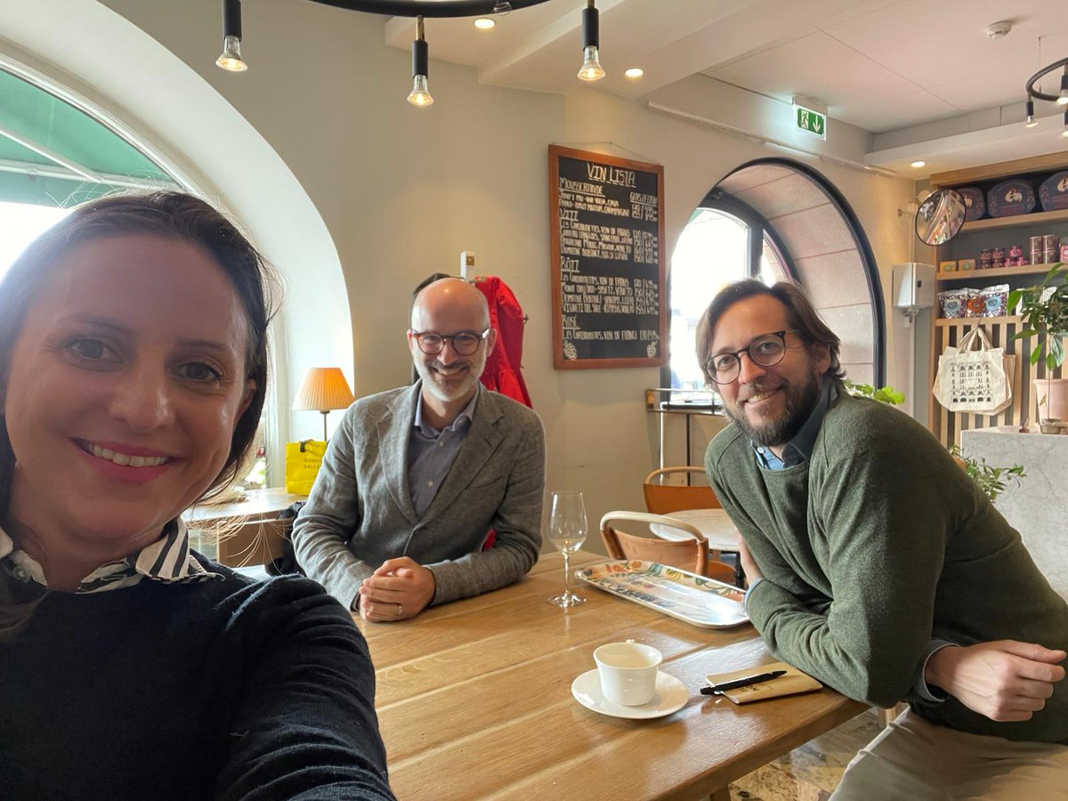 UKinSweden's tweet photo. Vi är taggade efter ett möte i riktiga livet med Michael Bindefeld AB i morse, för vi ”like to do things the old-fashioned way”...

#vardagsdiplomati https://t.co/k3ldzFcOYD