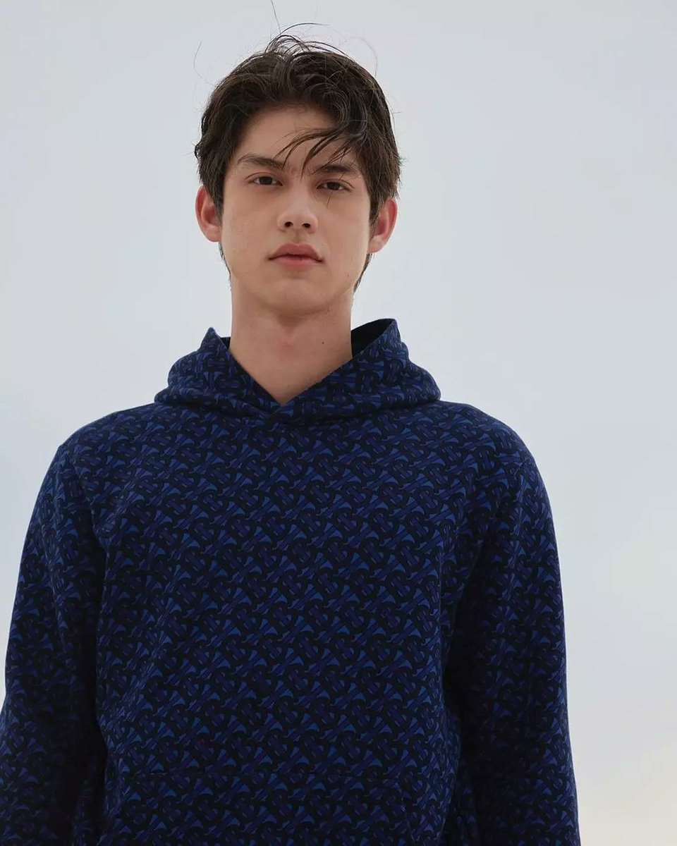 AllBrightWin_PH's tweet photo. @eedzilar IG update
Hello handsome 🔆🐰@burberry @Riccardotisci17
 #Burberry #TBMonogram  
#bbrightvc #winmetawin #BrightWin #AllBrightWinPH https://t.co/5rcruZgOzn