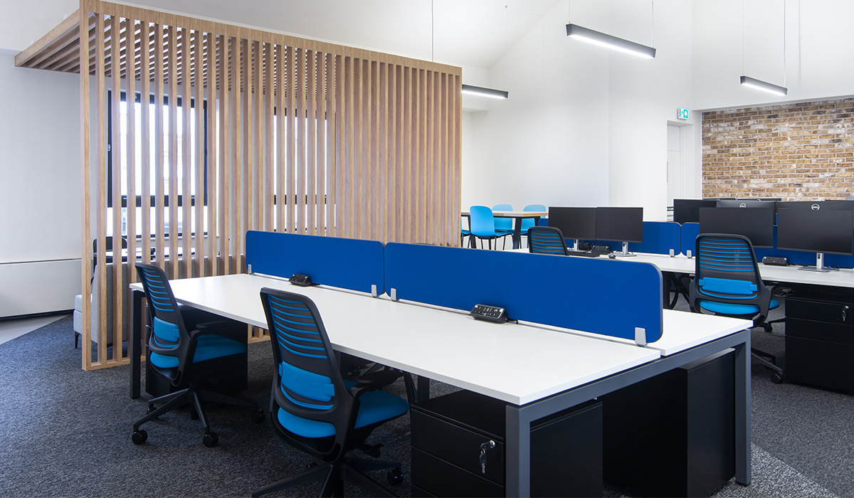 Paramount_db's tweet image. ✨ NEW CASE STUDY: Nordic Semiconductor ✨
The high ceilings and feature brick wall were key features when designing the space, and this is complimented by a bespoke timber slatted ceiling and wall structure 👏

Check out all the details here: bit.ly/37WNzyA