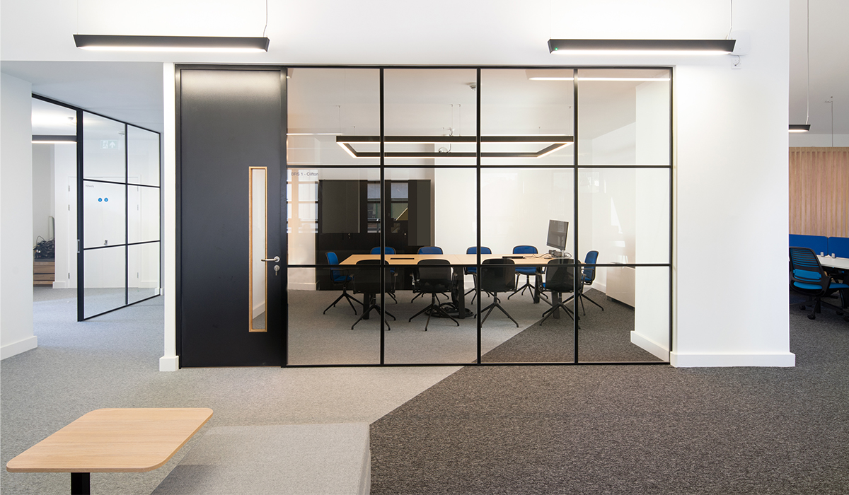 Paramount_db's tweet image. ✨ NEW CASE STUDY: Nordic Semiconductor ✨
The high ceilings and feature brick wall were key features when designing the space, and this is complimented by a bespoke timber slatted ceiling and wall structure 👏

Check out all the details here: bit.ly/37WNzyA