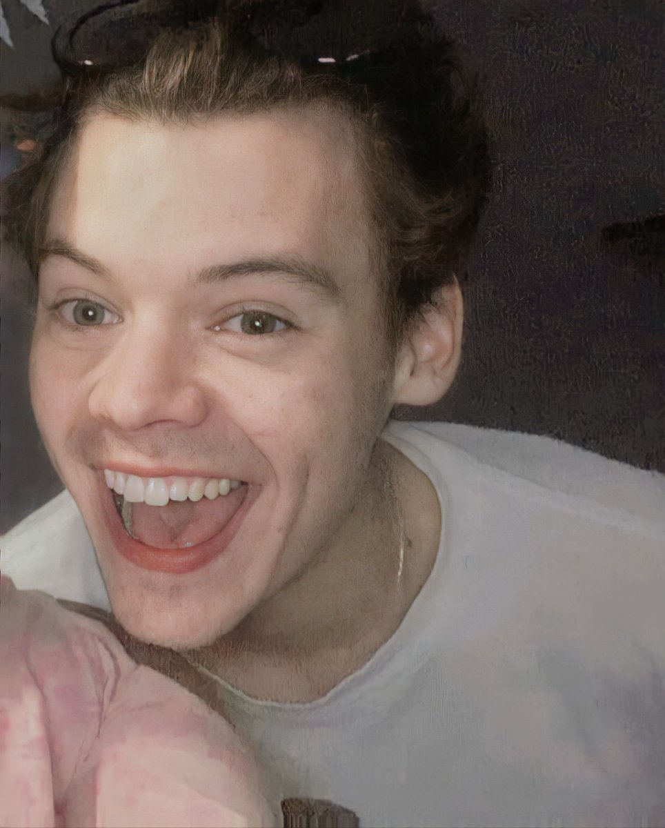 starrniest's tweet image. 🐇֛ 𖥻 love is when i'm with harry styles and my heart goes PPUM PPUMM 😧💨

〔 #WesternSelcaDay 〕