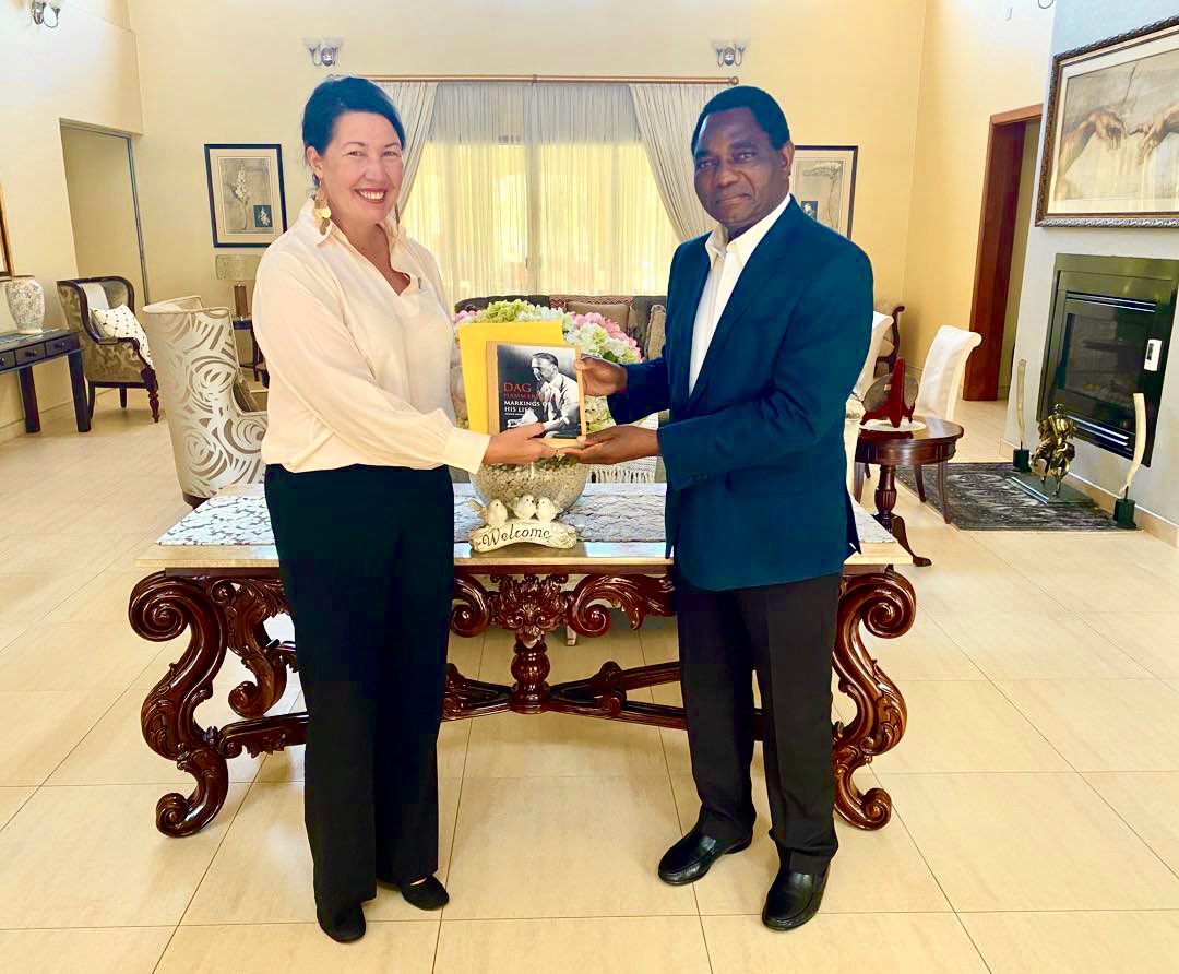 AmHultgard's tweet photo. Thank you 🙏 President-elect 🇿🇲@HHichilema for the opportunity to meet &amp; for the cordial &amp; vivid discussion this morning

Pleased to hand over a congratulatory letter fr @SwedishPM 🇸🇪 &amp; a book on former UNSG Dag Hammarskjöld 🇸🇪 in anticipation of 60th commemoration #Ndola #Zambia https://t.co/i5cO3iMmtE