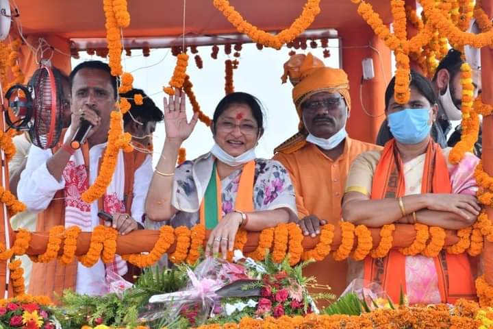 BGridih's tweet photo. मा० केंद्रीय राज्य शिक्षा मंत्री श्रीमती अन्नपूर्णा देवी जी का गिरीडीह की धरती पर हार्दिक अभिनंदन..@BJP4Jharkhand @dprakashbjp @idharampalsingh @MundaArjun
@Annapurna4BJP @BJYMinJH @kislay_official @RUPESHKUMARBJP @SethSanjayMP @i_RanjeetRay @VidyaBh1984 #JanAshirwadYatra https://t.co/A3JN9SkVUQ
