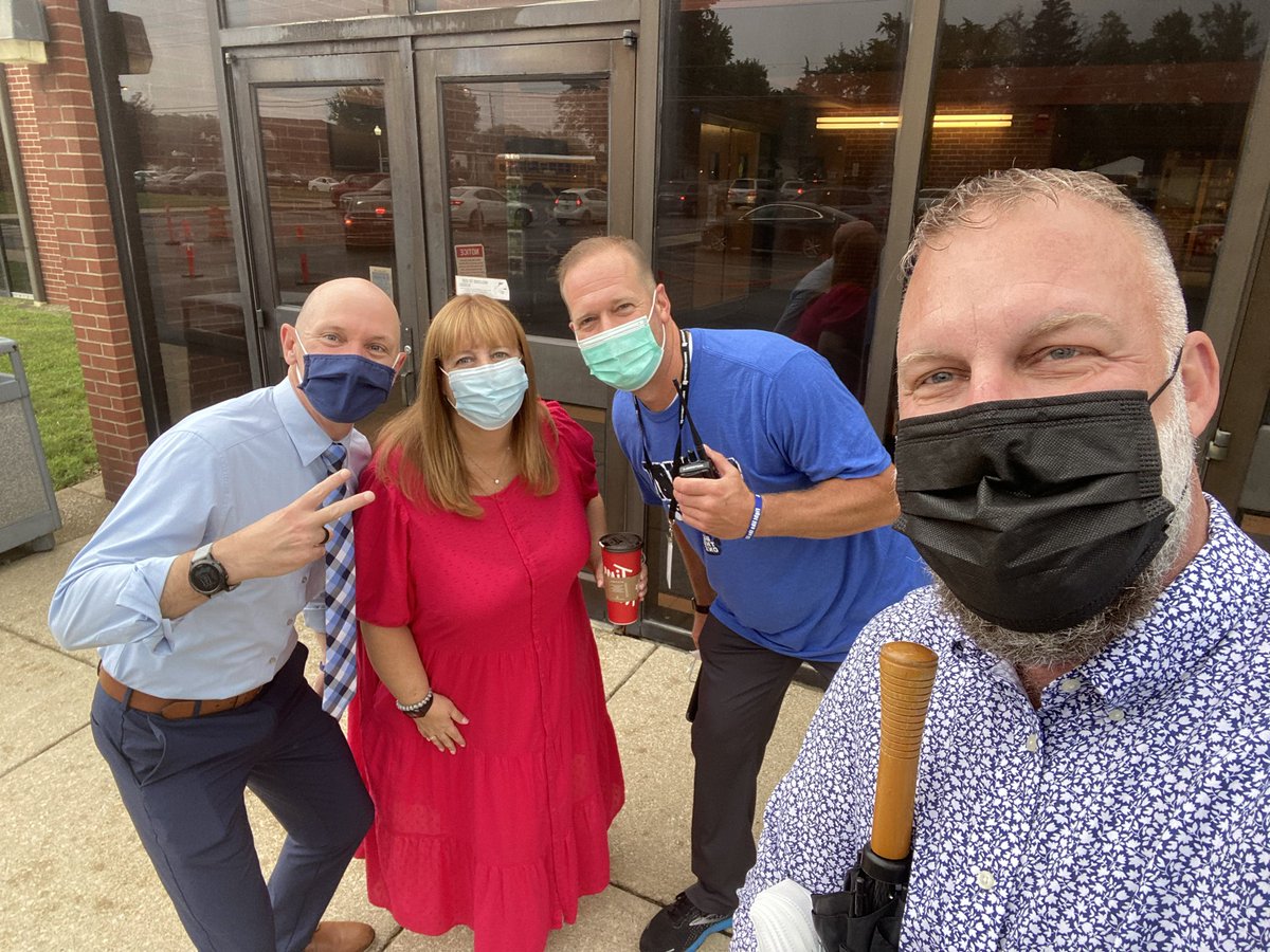 ⁦<a href="/HilliardStation/">Hilliard Station</a>⁩ rocking the first day drop off! #HCSD1 ⁦