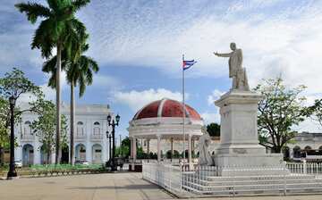 @Reylope13, este #DíaInternacionalDeLaFotografía resalta a los destacados aficionados como el Guerrillero Heroico Ernesto Ché Guevara, a grandes profesionales de la #Fotografía como Korda y a otros cubanos muy destacados en el arte inteligente del lente. FELICIDADES