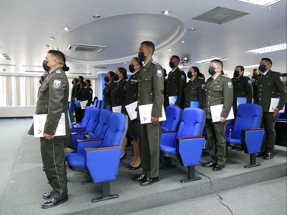 PoliciaEcuador's tweet photo. CON ÉXITO👏🏻

Culminó el “IV Curso Virtual de Comunicación Estratégica”, que tuvo la participación 44 servidores policiales a nivel nacional, quienes adquirieron conocimientos en el ámbito comunicacional.

#FortalecimientoInstitucional👮🏻‍♀️👮🏻‍♂️ https://t.co/YuYIzbGnbX