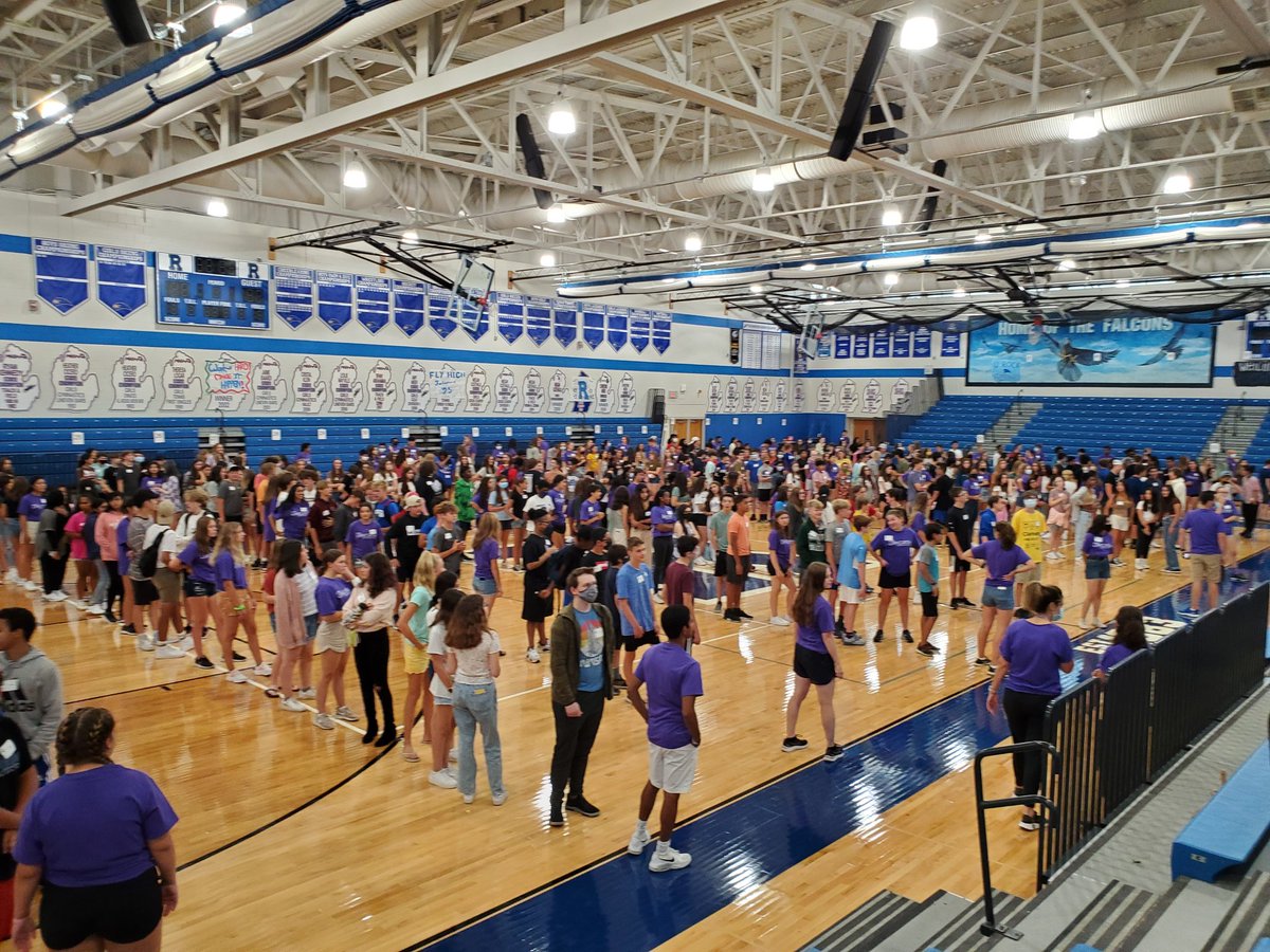 FalconLinkCrew's tweet image. Link Crew had a fabulous time welcoming our Class of 2025! We are so excited to have our newest Falcons in the building soon! @RHSFalcons @BoomerangPrjct #linkcrew