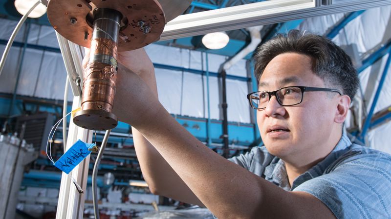 doescience's tweet image. Quantum computers may be able to help tackle some of science&apos;s toughest challenges, from understanding the catalysts that speed up chemical reactions to the particles that make up atoms. Learn about @Energy&apos;s quantum computing research: energy.gov/science/doe-ex… #Basic2Breakthrough