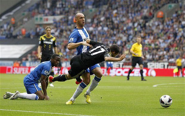 HazardFrance's tweet photo. Il y a 9 ans, Eden Hazard jouait son tout premier match en Premier League !

Voici ses stats et ses titres liés à la PL 9 ans après !

👕 245 matchs
⚽️ 85 buts
🅰️ 61 passes décisives

🏆🏆 Premier League

🥇🥇🥇🥇 Chelsea POTY
🥇 Premier League POTS
🥇 FWA Footballer of the Year https://t.co/rJoJlZsVyz