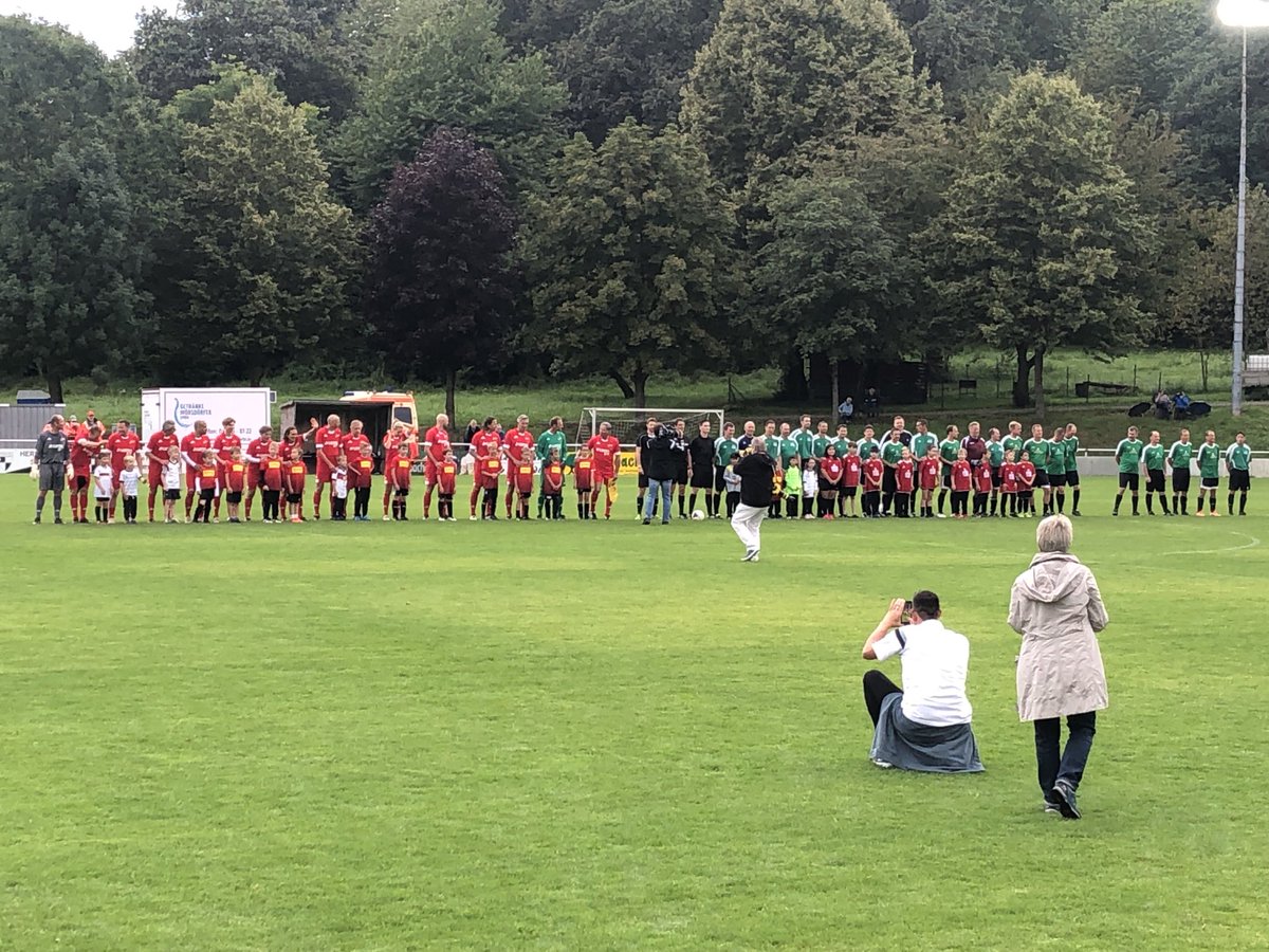 DrAndreasNick's tweet photo. 100 Jahre Herschbacher Sportverein: heute Abend ist die #LottoElf zu einem Benefiz-Spiel zu Gast
@lottorlp
#wahlkreis #nick2021 https://t.co/ql4cSQMAOX