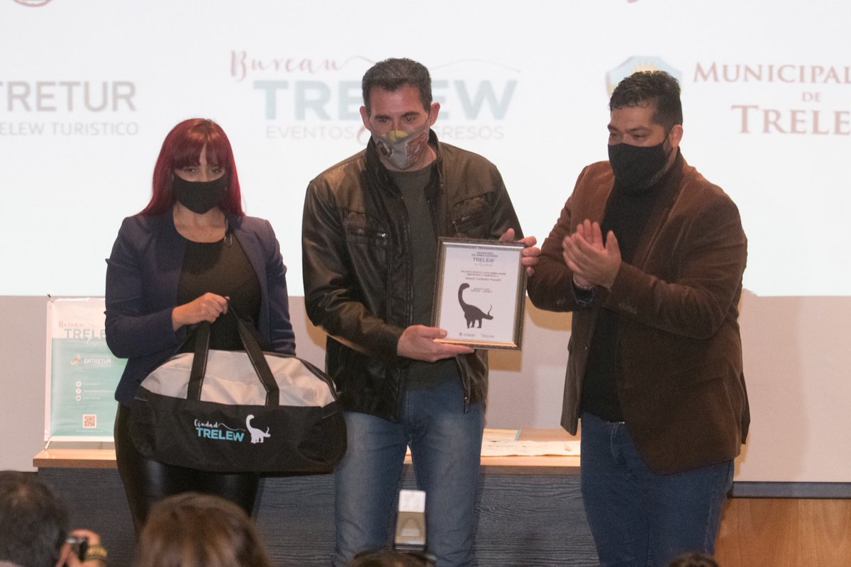 TrelewBureau's tweet photo. Ellos nos representan a través de su disciplina mostrando compromiso y pasión por lo que hacen.
🤝Es un orgullo contar con su acompañamiento como #EmbajadoresDeportivos de Trelew:

🏅Vanshi Thomas: atletismo.
🏅Alexis Carballo Fanelli: motociclismo.
🏅Candela Velázquez: canotaje. https://t.co/BfYjYz6J8y