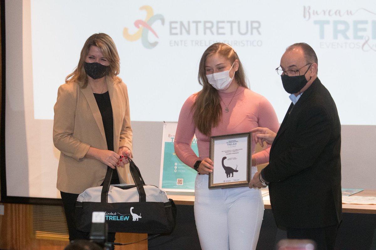 TrelewBureau's tweet photo. Ellos nos representan a través de su disciplina mostrando compromiso y pasión por lo que hacen.
🤝Es un orgullo contar con su acompañamiento como #EmbajadoresDeportivos de Trelew:

🏅Vanshi Thomas: atletismo.
🏅Alexis Carballo Fanelli: motociclismo.
🏅Candela Velázquez: canotaje. https://t.co/BfYjYz6J8y